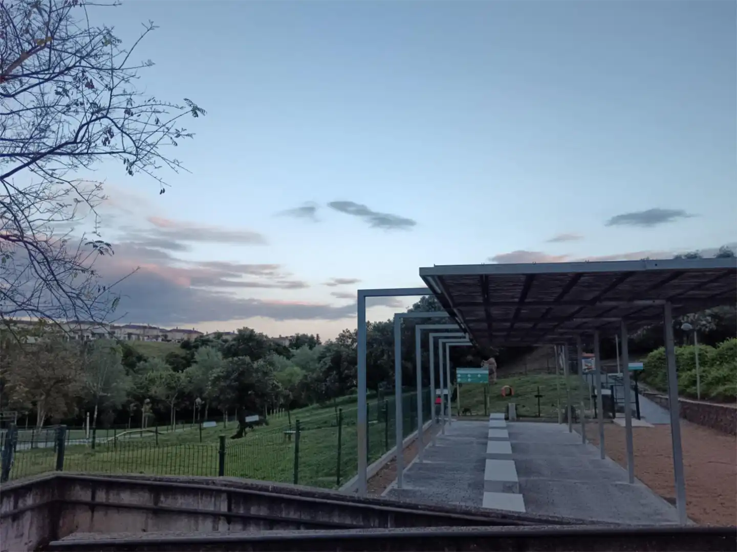 Vista exterior de Casa o xalet en venda en  Córdoba Capital amb Terrassa, Piscina i Balcó