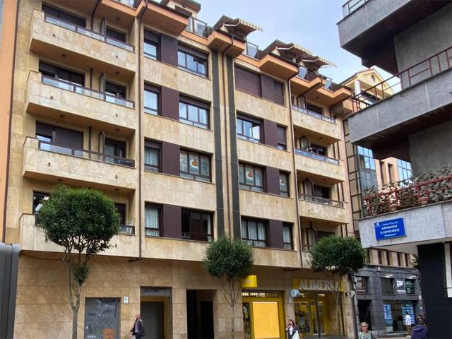 Piso en Venta en Calle Nueve de Mayo, 20 en Salesas - Foncalada - Campoamor