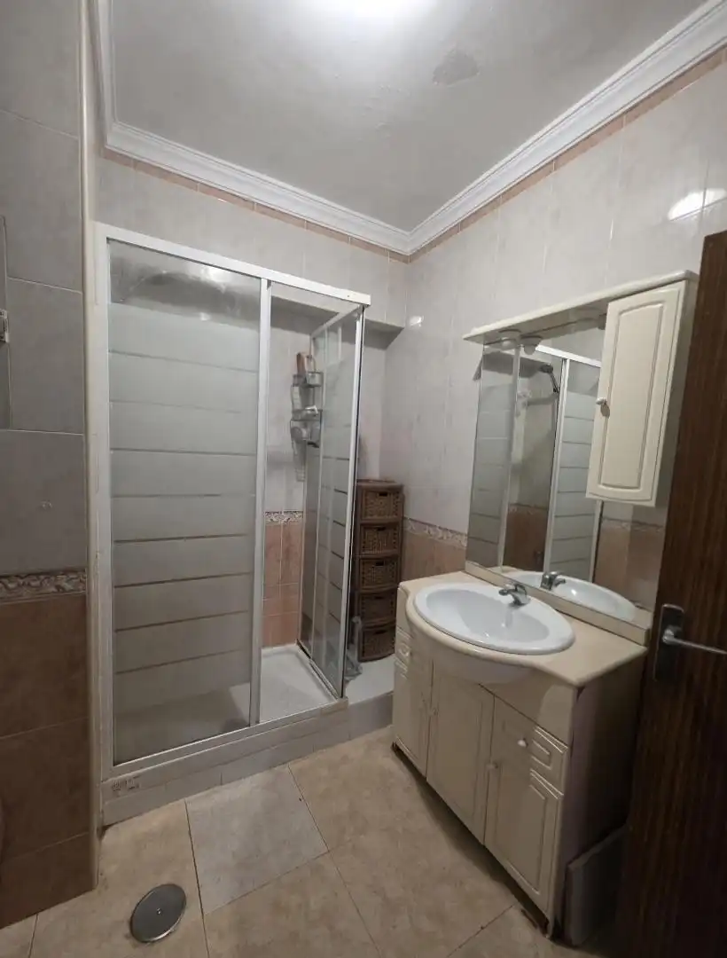 Wohnung zum Verkauf in Calle Padre Pandelo, 38, San José - San Bernardo Badezimmer von Wohnung zum Verkauf in La Línea de la Concepción