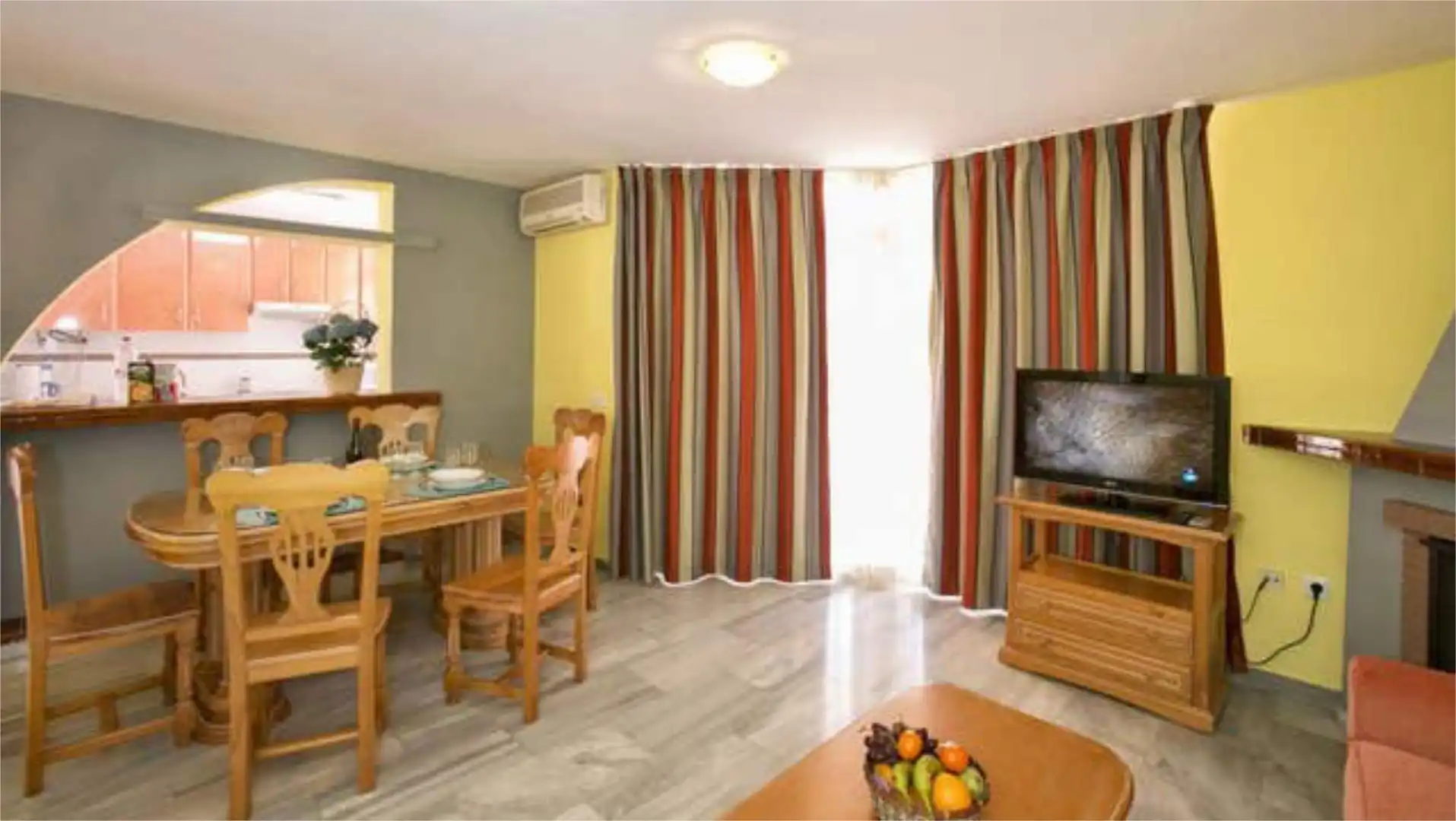 Apartament en venda a Barenys Sala d'estar de Apartament en venda en Salou amb Terrassa i Piscina