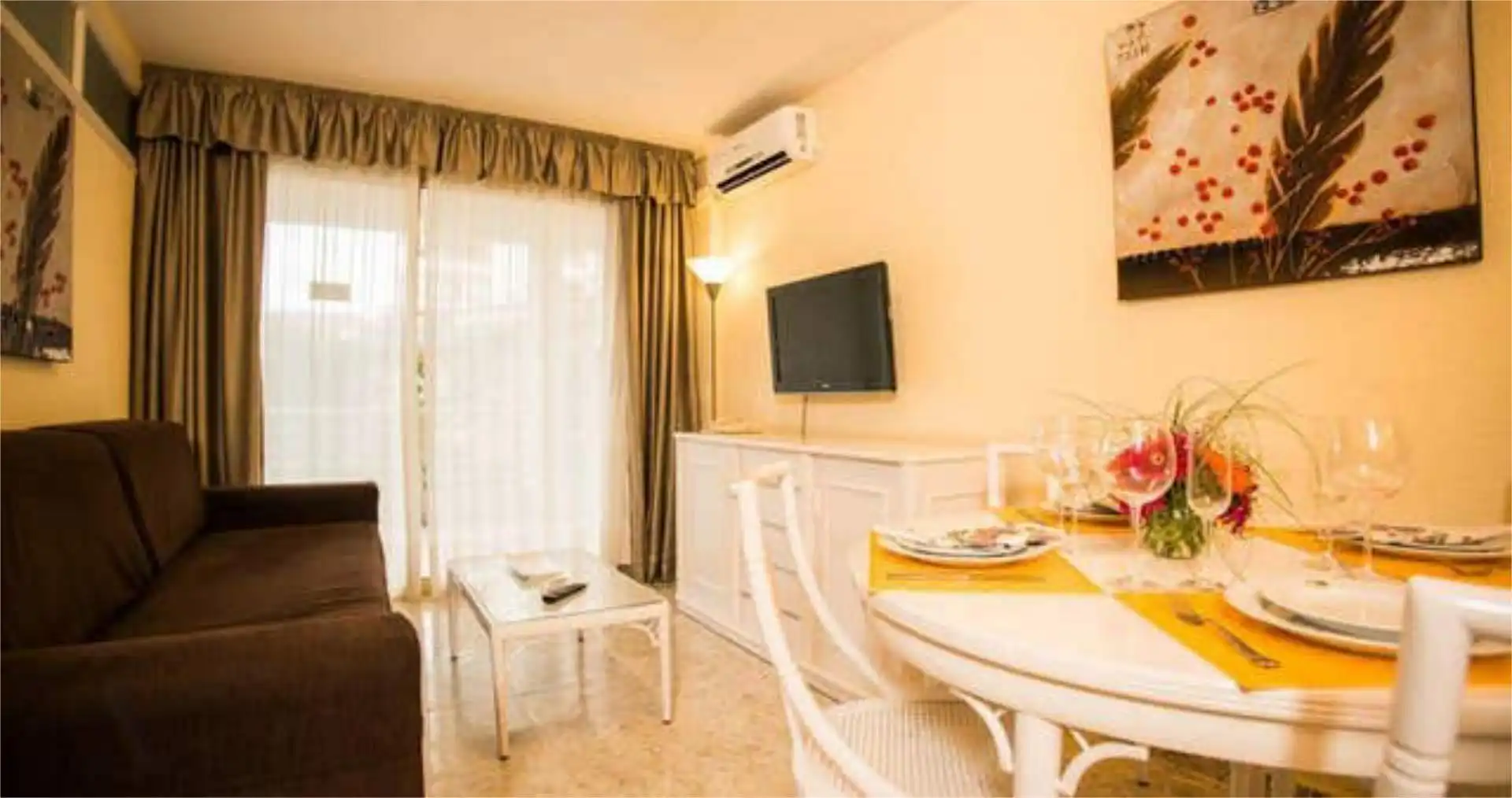 Apartament en venda a Barenys Sala d'estar de Apartament en venda en Salou amb Terrassa i Piscina