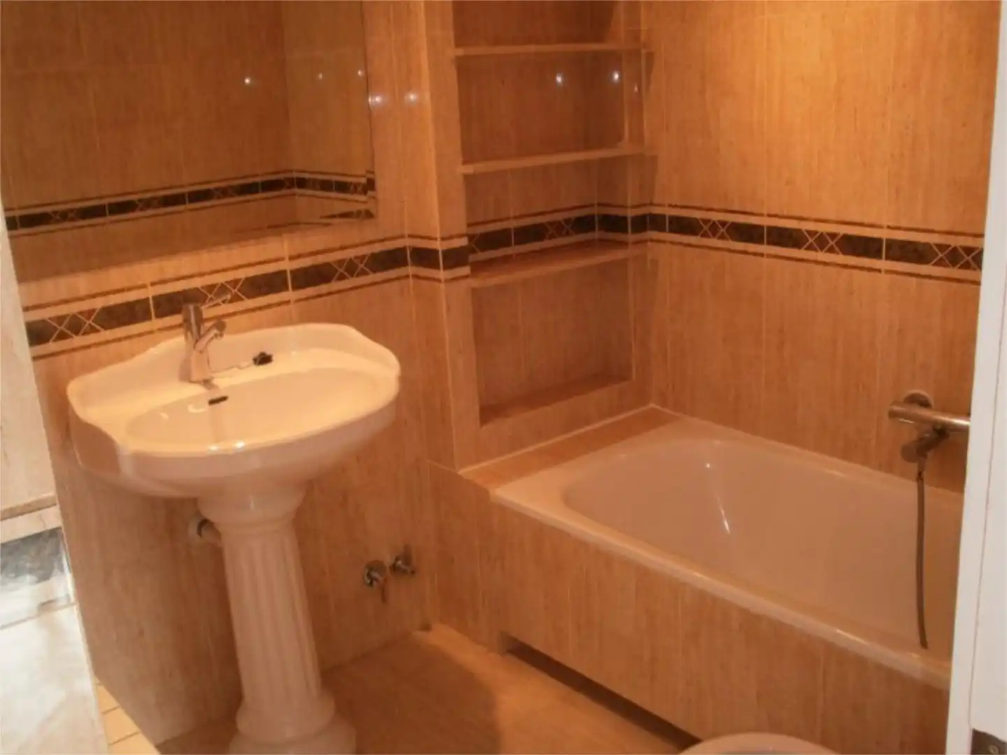 Flat for rent in Calle del General Oráa, 56, Castellana Bathroom of Flat for rent in Madrid Capital with Air Conditioner