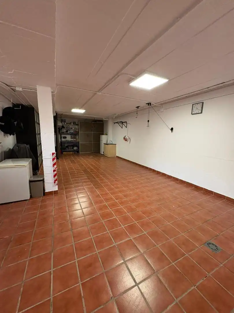 Casa adosada en venda a Calle Conde de Guadalhorce, 57, Centro Casa adosada en venda en Alcalá de Guadaira amb Balcó
