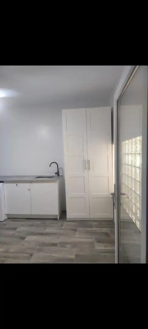 Casa adosada en venda a Calle Conde de Guadalhorce, 57, Centro Cuina de Casa adosada en venda en Alcalá de Guadaira amb Balcó