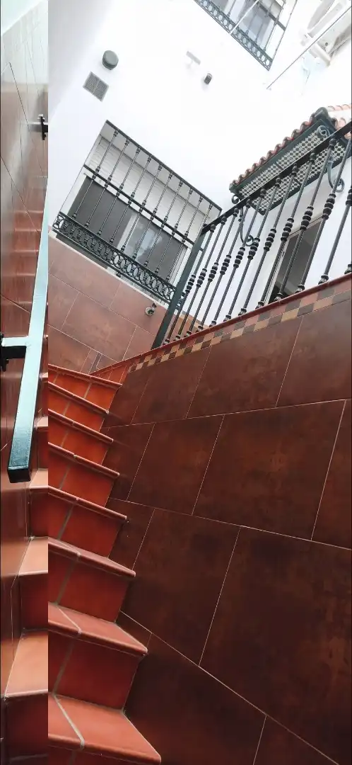 Casa adosada en venda a Calle Conde de Guadalhorce, 57, Centro Vista exterior de Casa adosada en venda en Alcalá de Guadaira amb Balcó