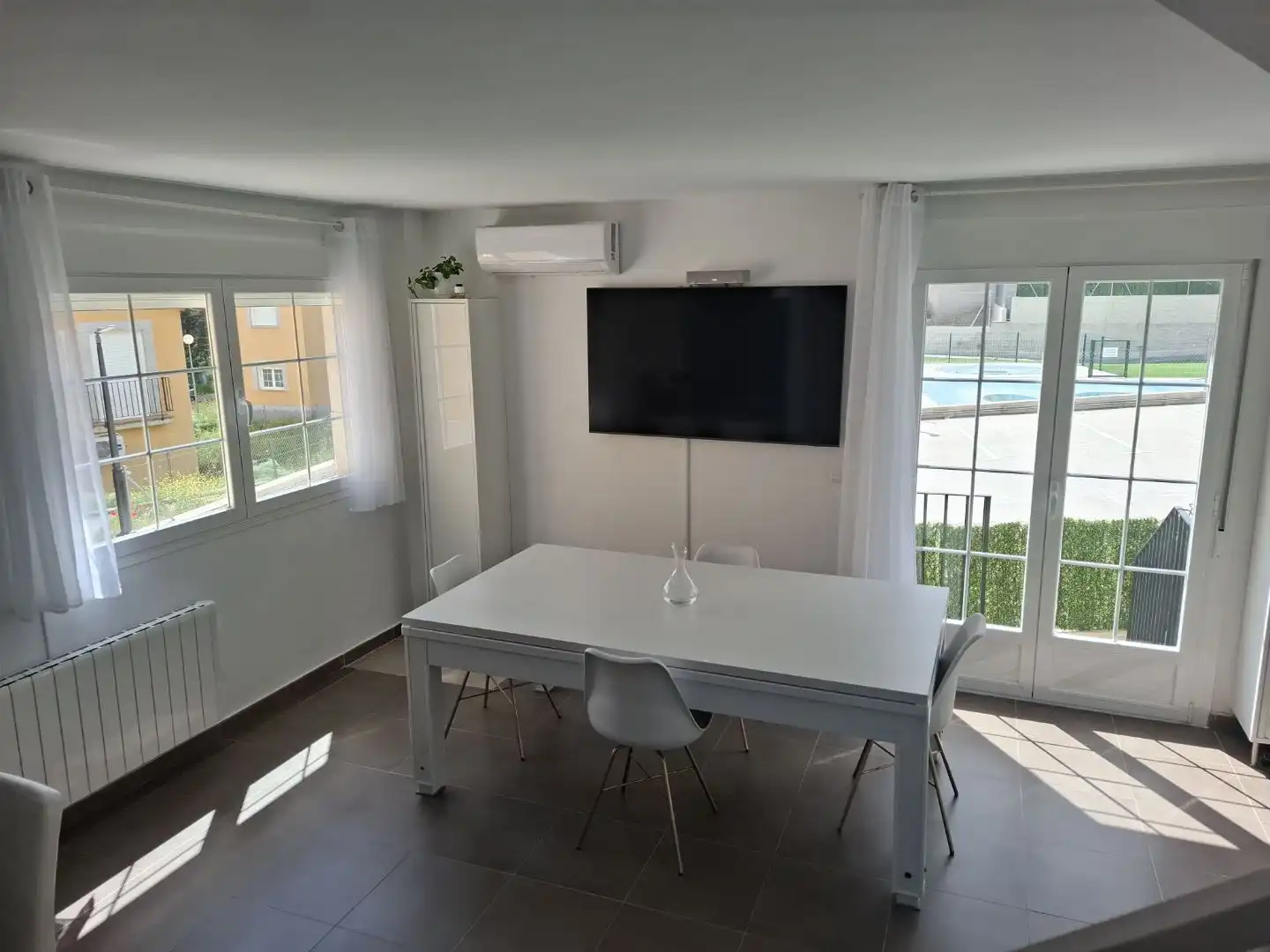 Houses for sale in Avenida de la Coruña, 1b, Cadalso de los Vidrios Dining room of Houses for sale in Cadalso de los Vidrios with Air Conditioner, Terrace and Swimming Pool