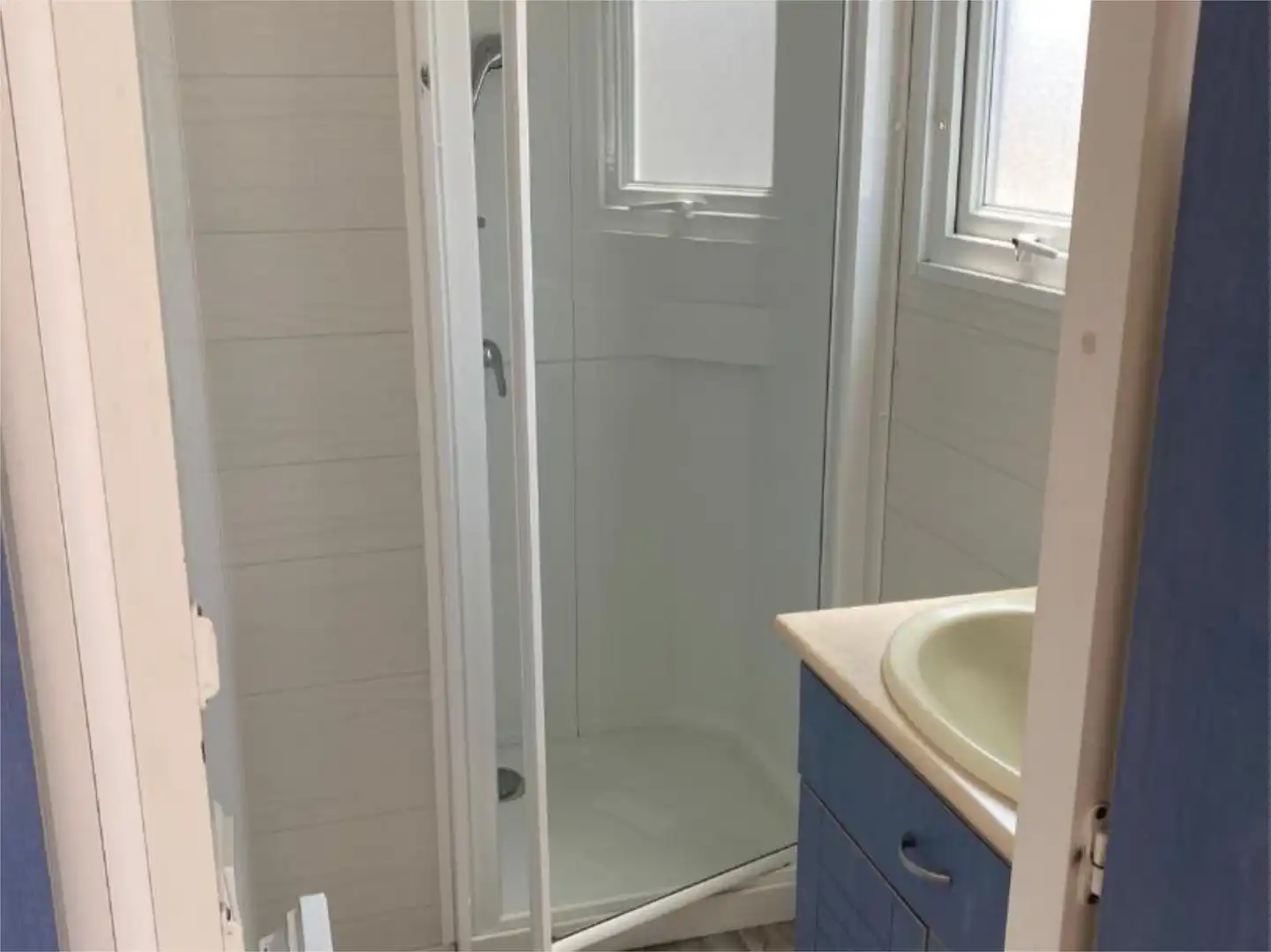 Baño de Piso en venta en Fernán-Núñez con Aire acondicionado, Calefacción y Amueblado
