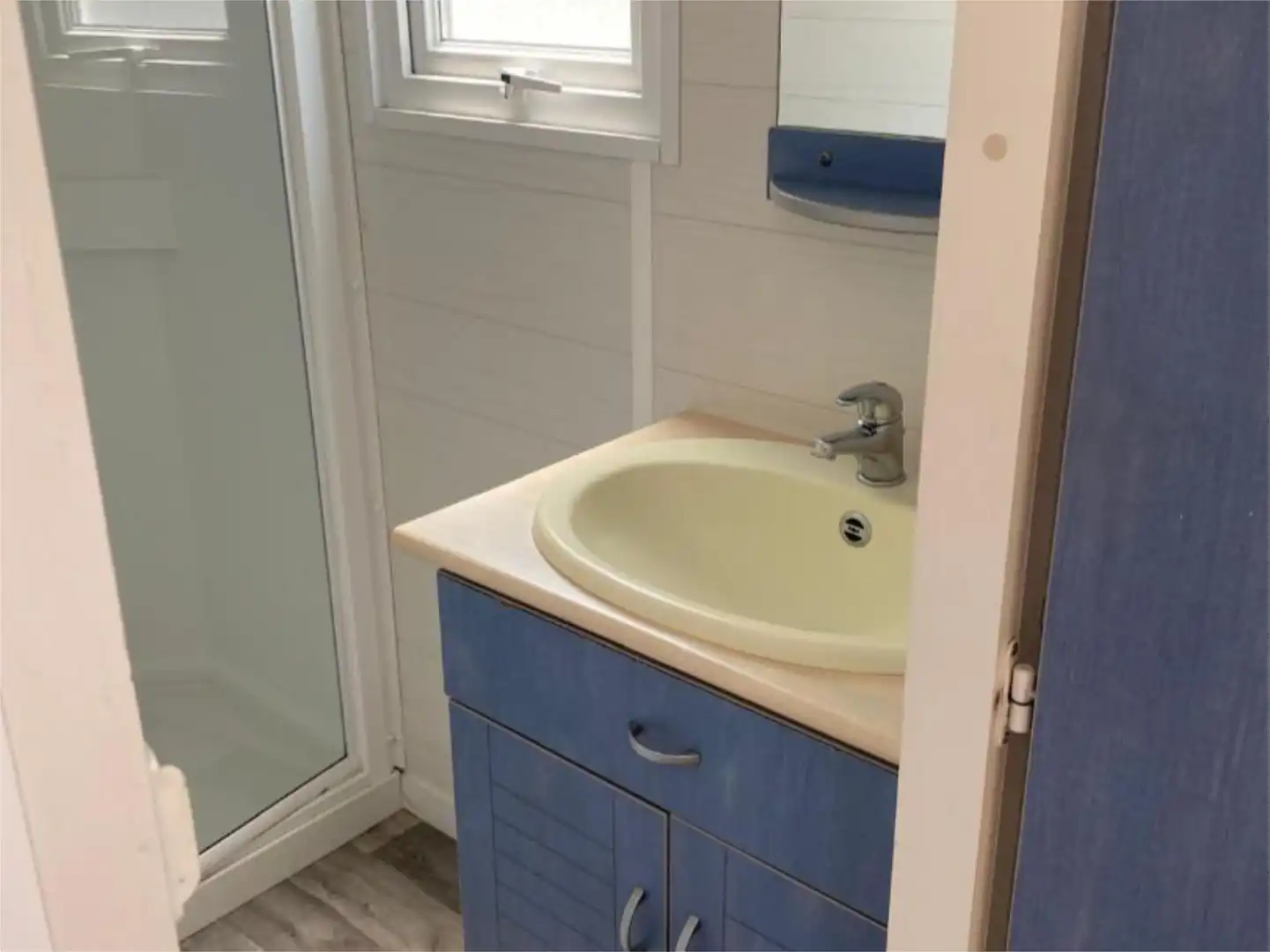 Baño de Piso en venta en Fernán-Núñez con Aire acondicionado, Calefacción y Amueblado
