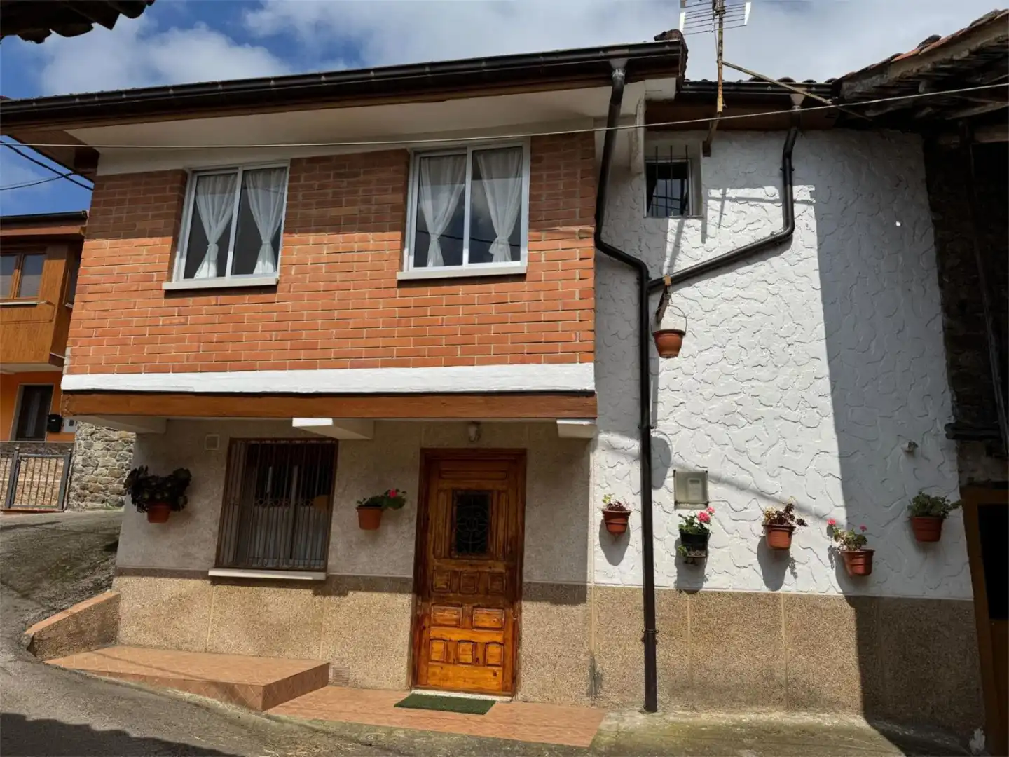 Flat for sale in Aldea Tablao, 20, Mieres (Asturias) Exterior view of Flat for sale in Mieres (Asturias) with Terrace and Balcony
