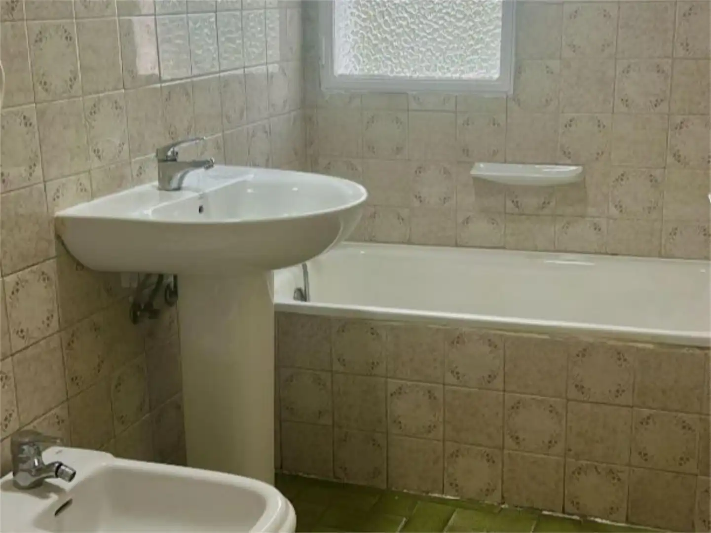 Piso en venta en Calle Julio Moreno Dávila, 2, Cartuja Baño de Piso en venta en Granada Capital con Balcón