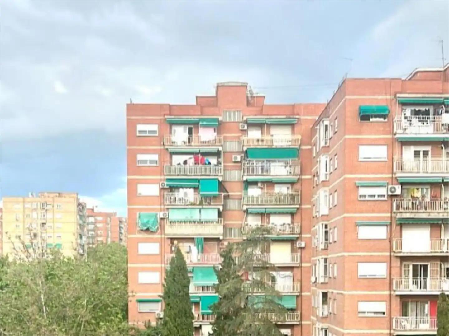 Piso en venta en Calle Julio Moreno Dávila, 2, Cartuja Vista exterior de Piso en venta en Granada Capital con Balcón
