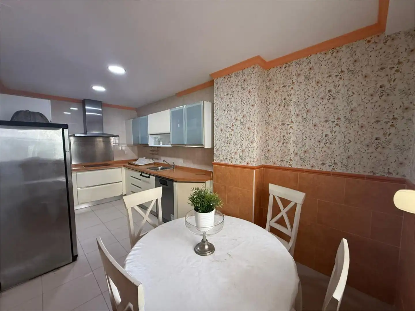 Kitchen of Detached homes for sale in Rincón de la Victoria  with Air Conditioner, Private garden and Parquet flooring
