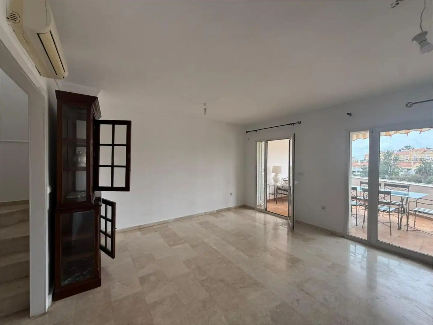 Living room of Detached homes for sale in Rincón de la Victoria  with Air Conditioner, Private garden and Parquet flooring