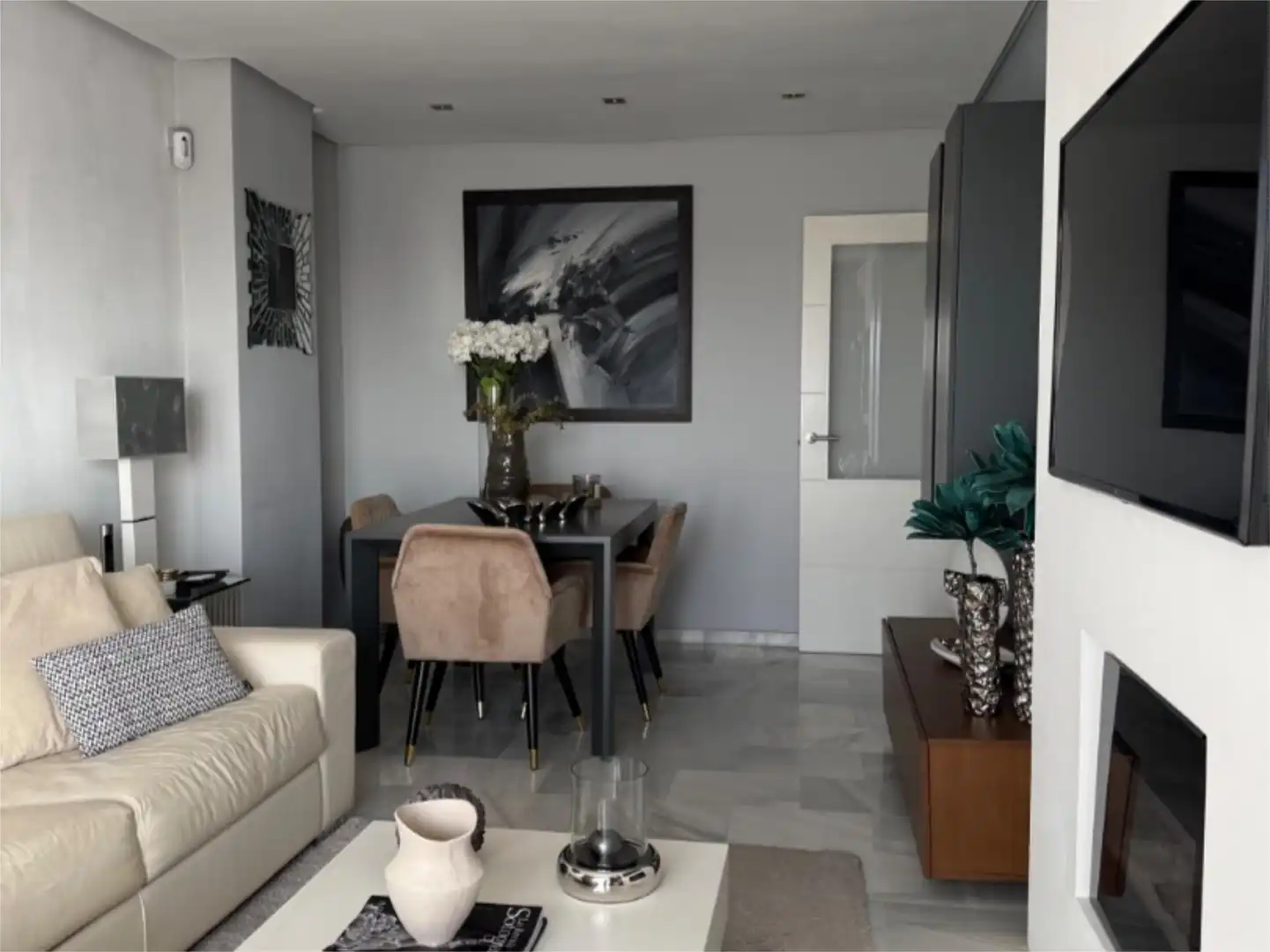 Wohnung zum Verkauf in Lugar Pp Pajarete, 32b, San Bernabé Wohnzimmer von Wohnung zum Verkauf in Algeciras mit Klimaanlage, Terrasse und Schwimmbad