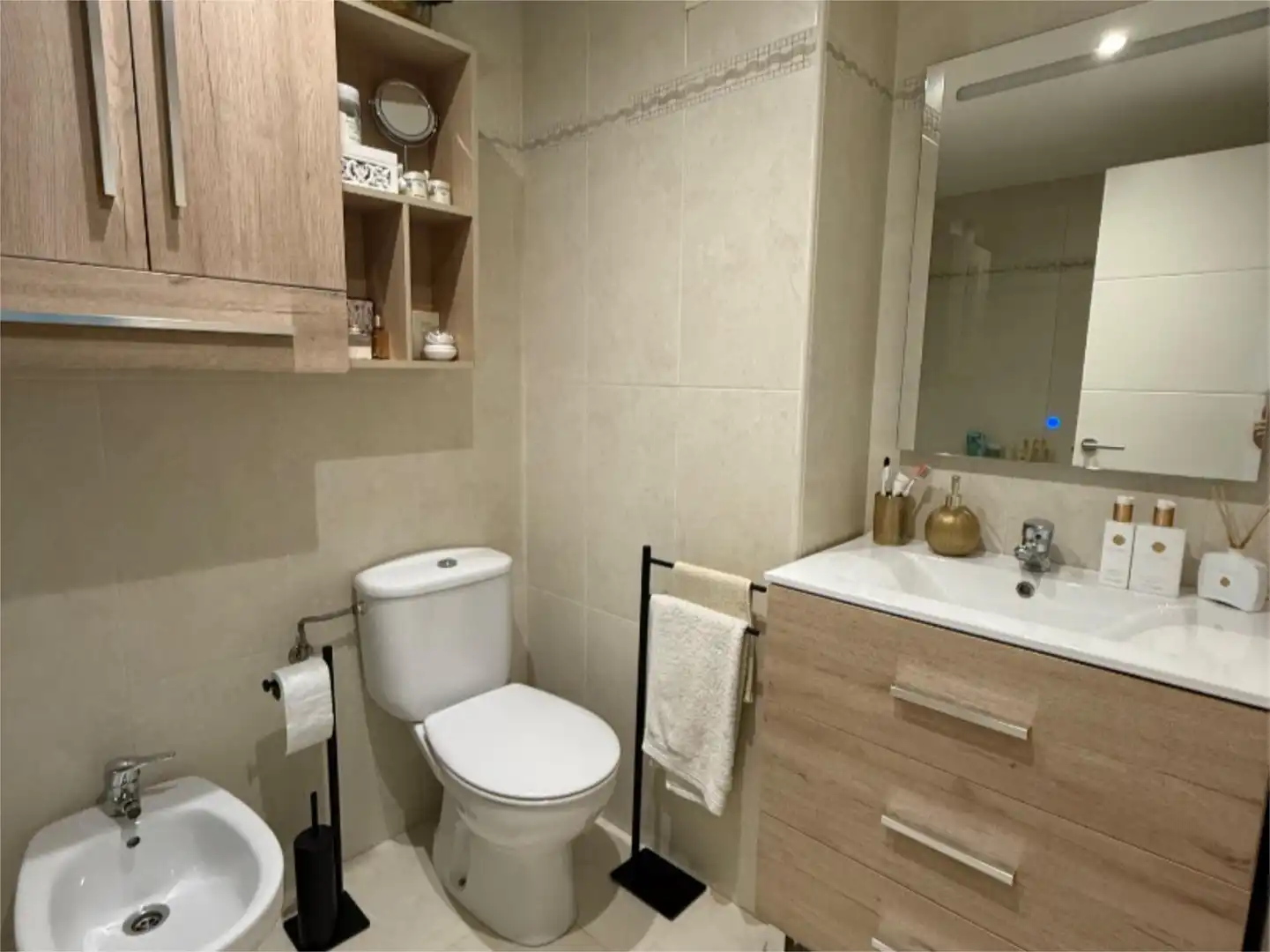 Wohnung zum Verkauf in Lugar Pp Pajarete, 32b, San Bernabé Badezimmer von Wohnung zum Verkauf in Algeciras mit Klimaanlage, Terrasse und Schwimmbad