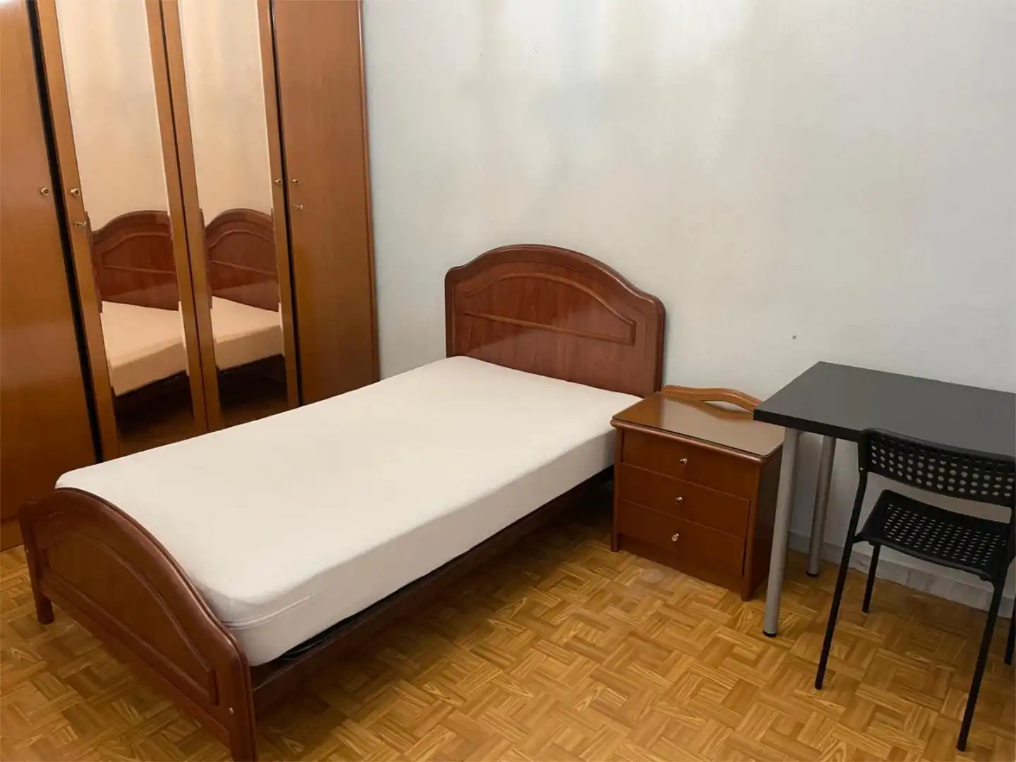 Flat for rent in Calle Pintor Oliva, 18, Campo de la Juventud