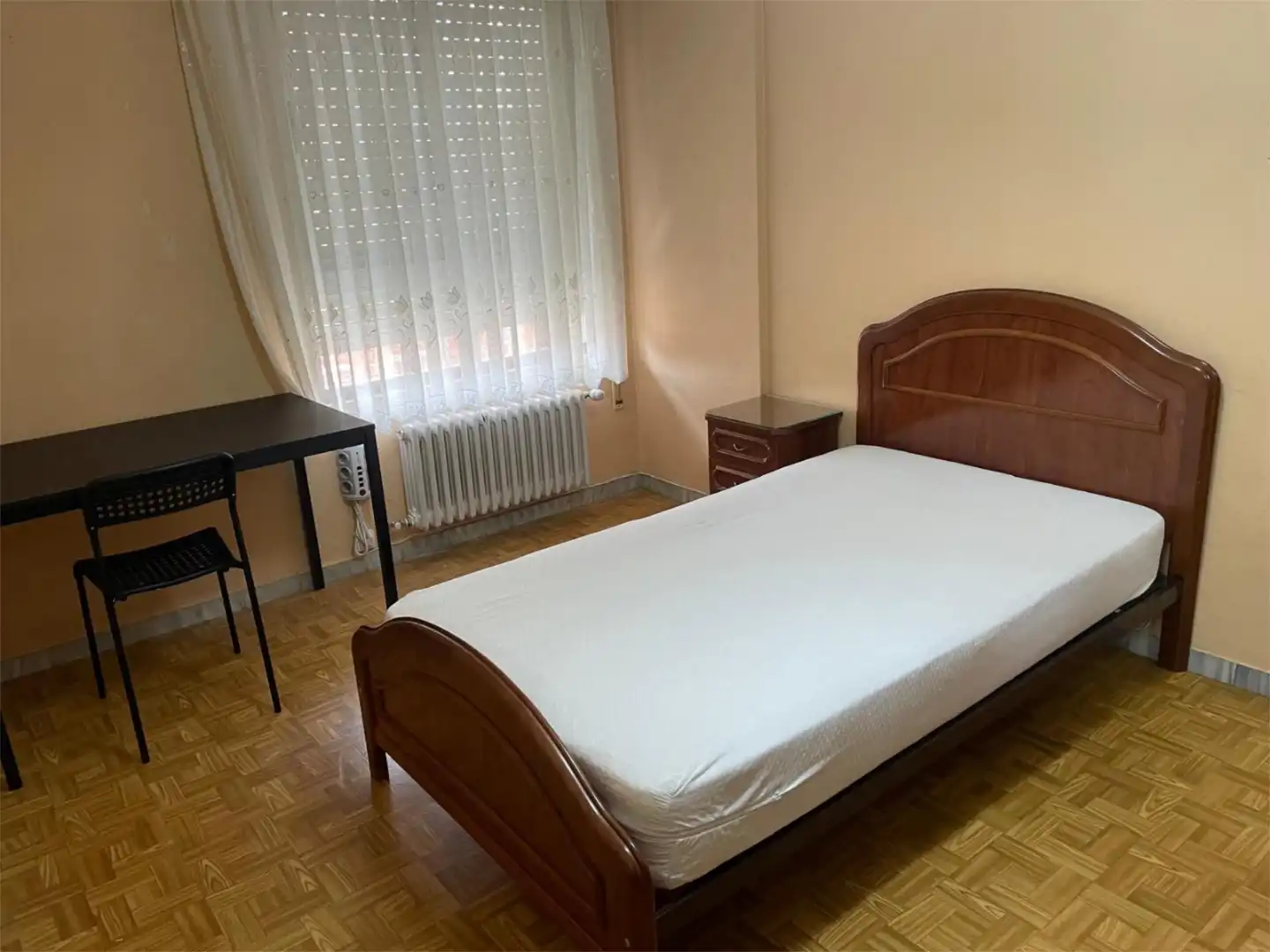 Flat for rent in Calle Pintor Oliva, 18, Campo de la Juventud