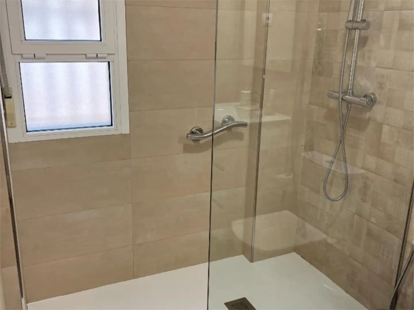 Apartamento en venta en Calle Islas Columbretes, 3, Los Alcázares Baño de Apartamento en venta en Los Alcázares con Aire acondicionado, Terraza y Piscina