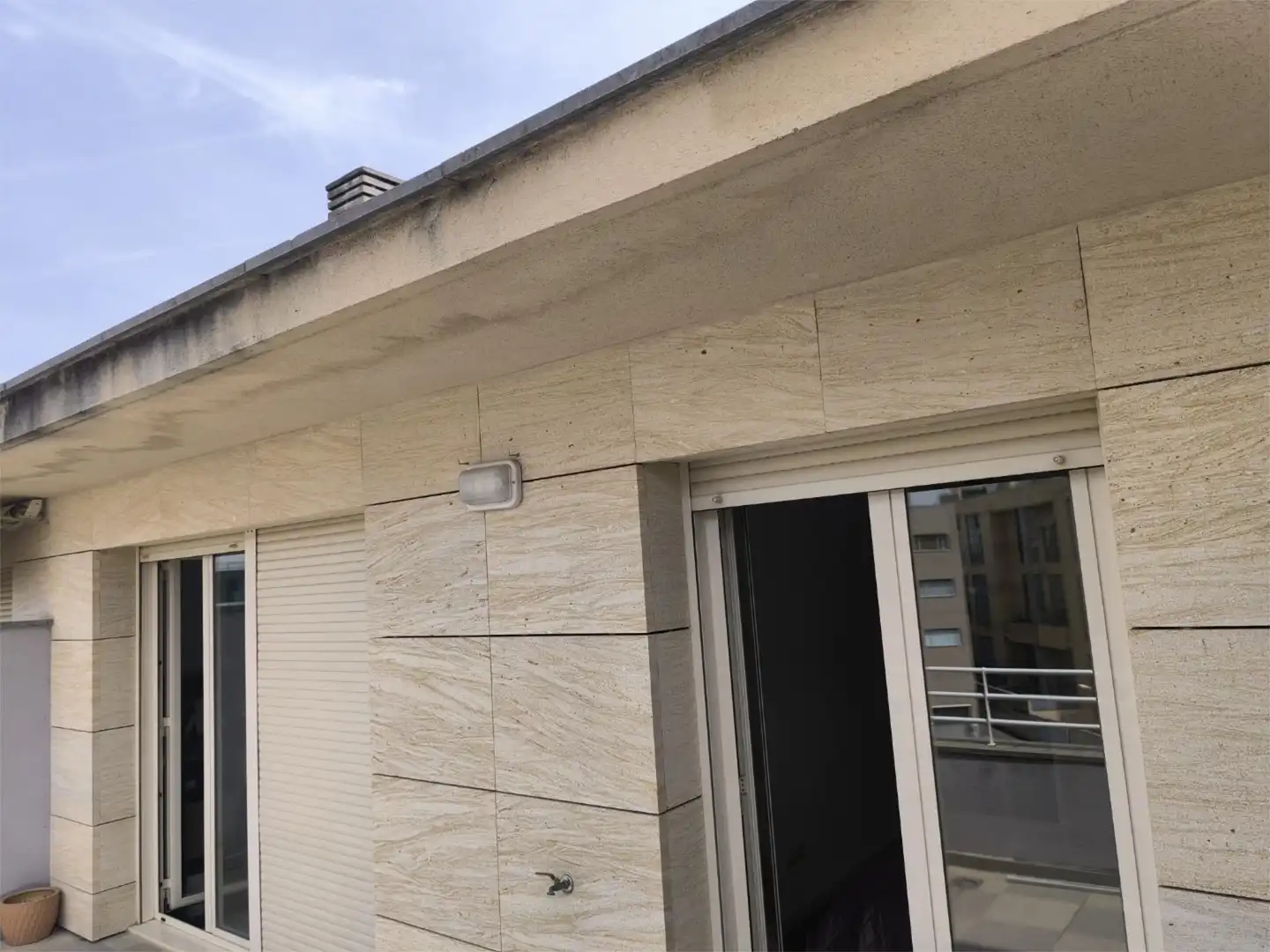 Àtic en venda a Calle de Nanclares de Oca, 26, Rejas Vista exterior de Àtic en venda en Madrid Capital amb Aire condicionat, Terrassa i Piscina