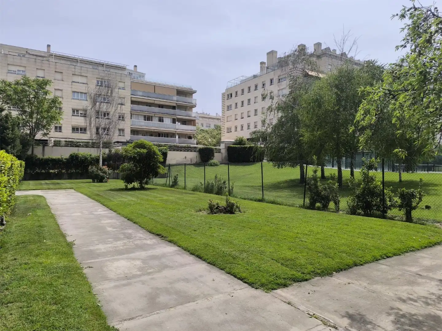 Àtic en venda a Calle de Nanclares de Oca, 26, Rejas Vista exterior de Àtic en venda en Madrid Capital amb Aire condicionat, Terrassa i Piscina
