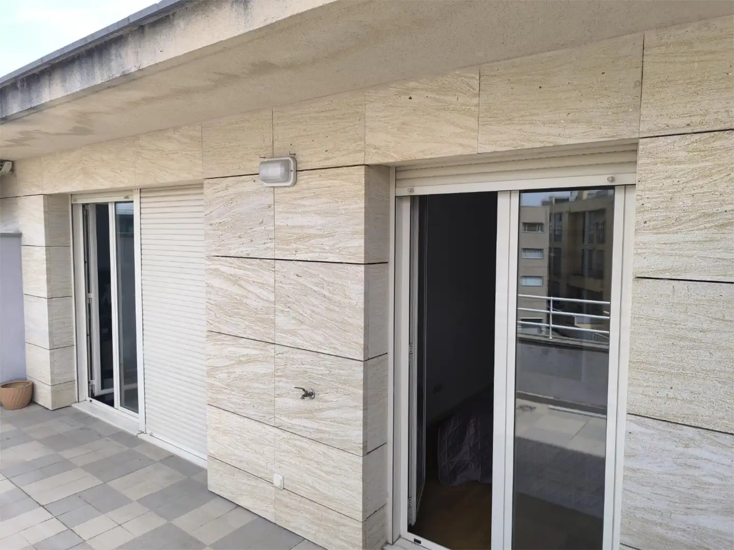 Àtic en venda a Calle de Nanclares de Oca, 26, Rejas Vista exterior de Àtic en venda en Madrid Capital amb Aire condicionat, Terrassa i Piscina