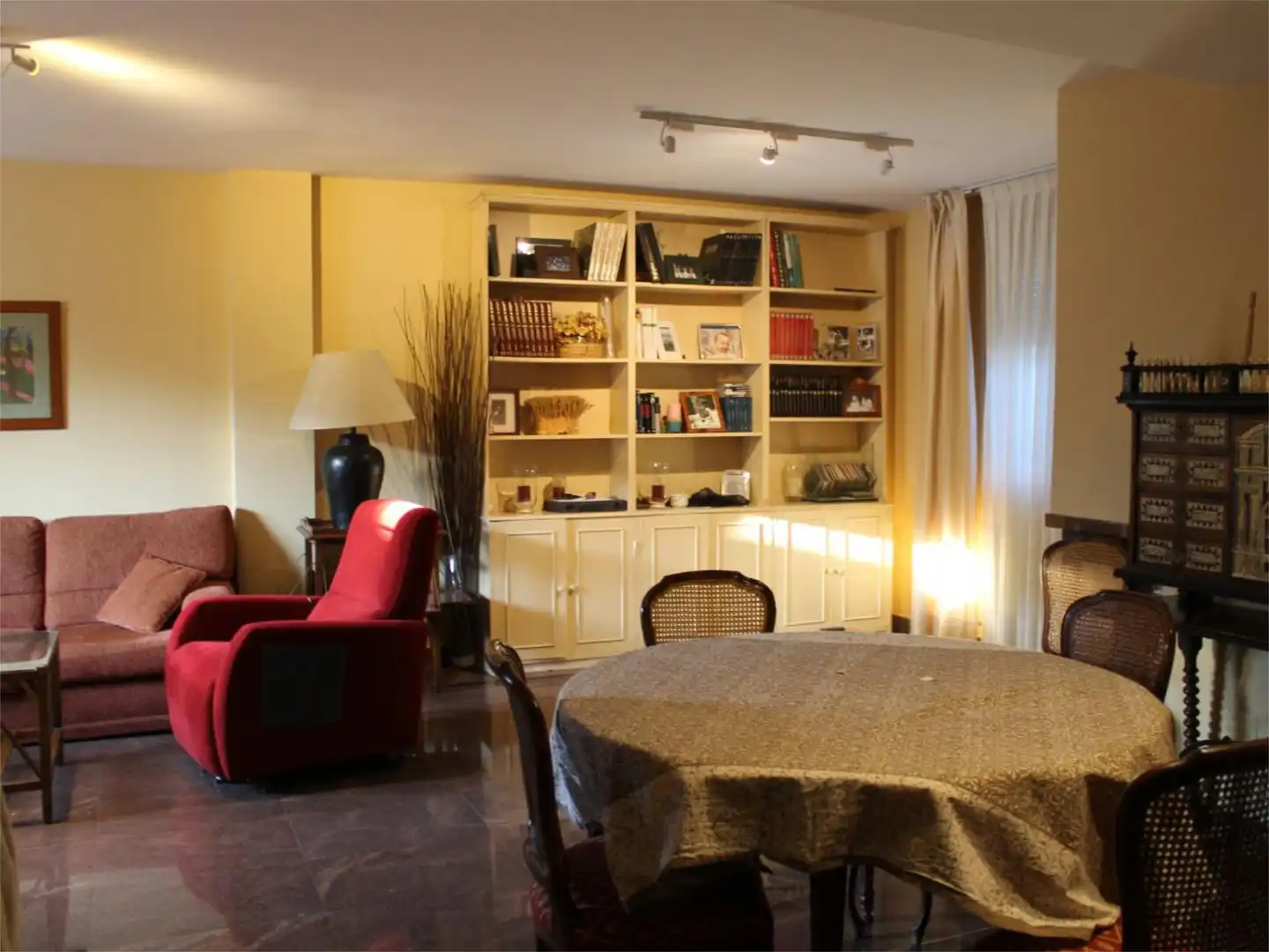 Sala d'estar de Casa adosada en venda en  Madrid Capital amb Aire condicionat i Terrassa
