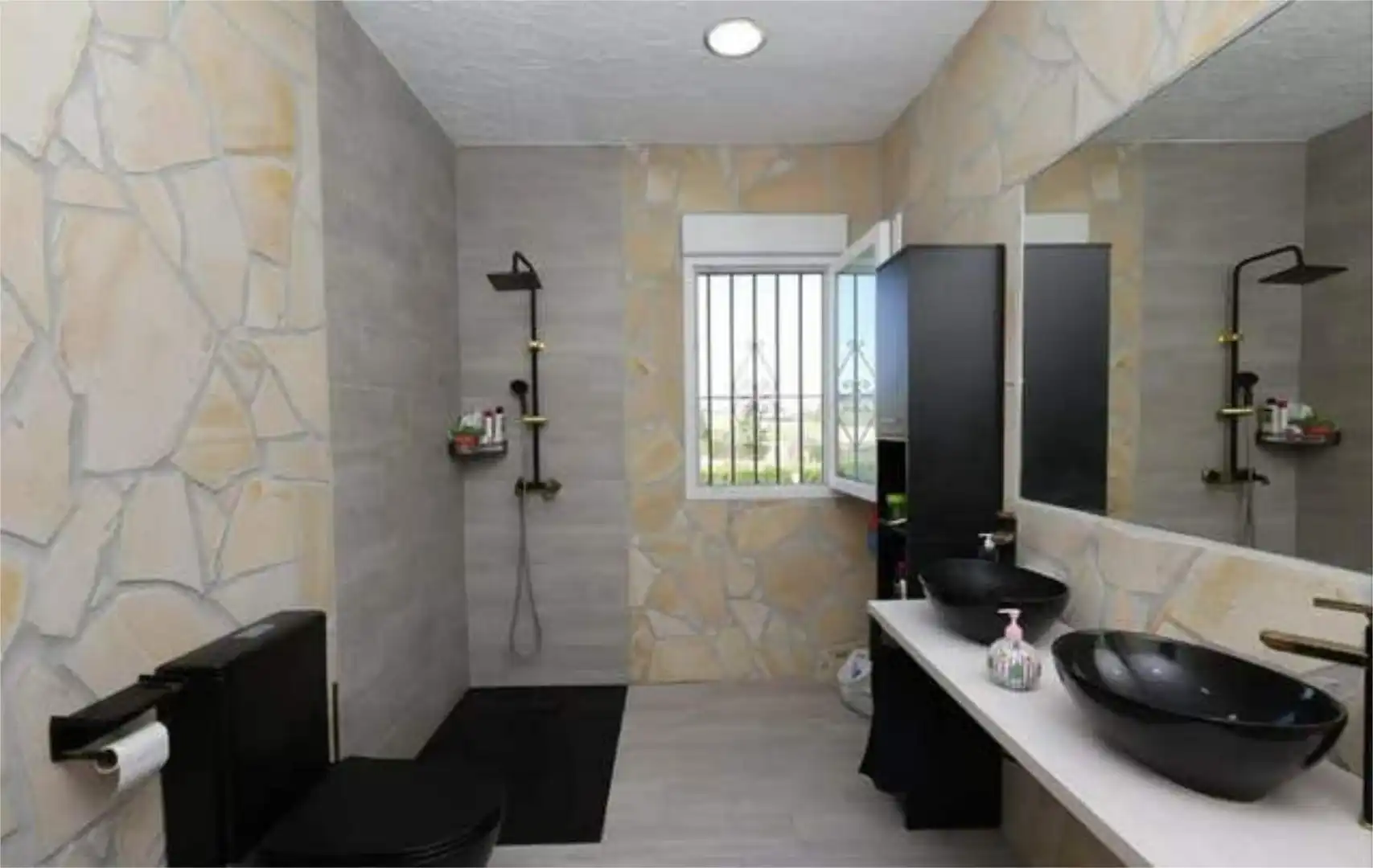 Houses for sale in Peligros Bathroom of Houses for sale in Peligros with Terrace and Swimming Pool