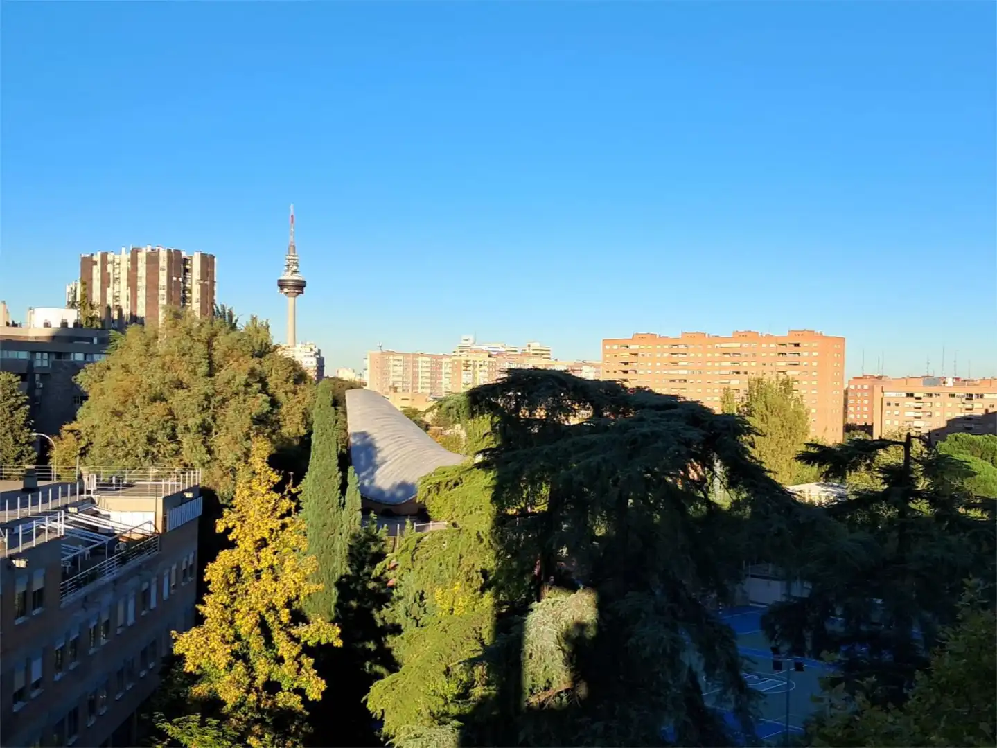 Piso en venta en Calle de la Anunciación, 12, Niño Jesús Vista exterior de Piso en venta en Madrid Capital con Aire acondicionado
