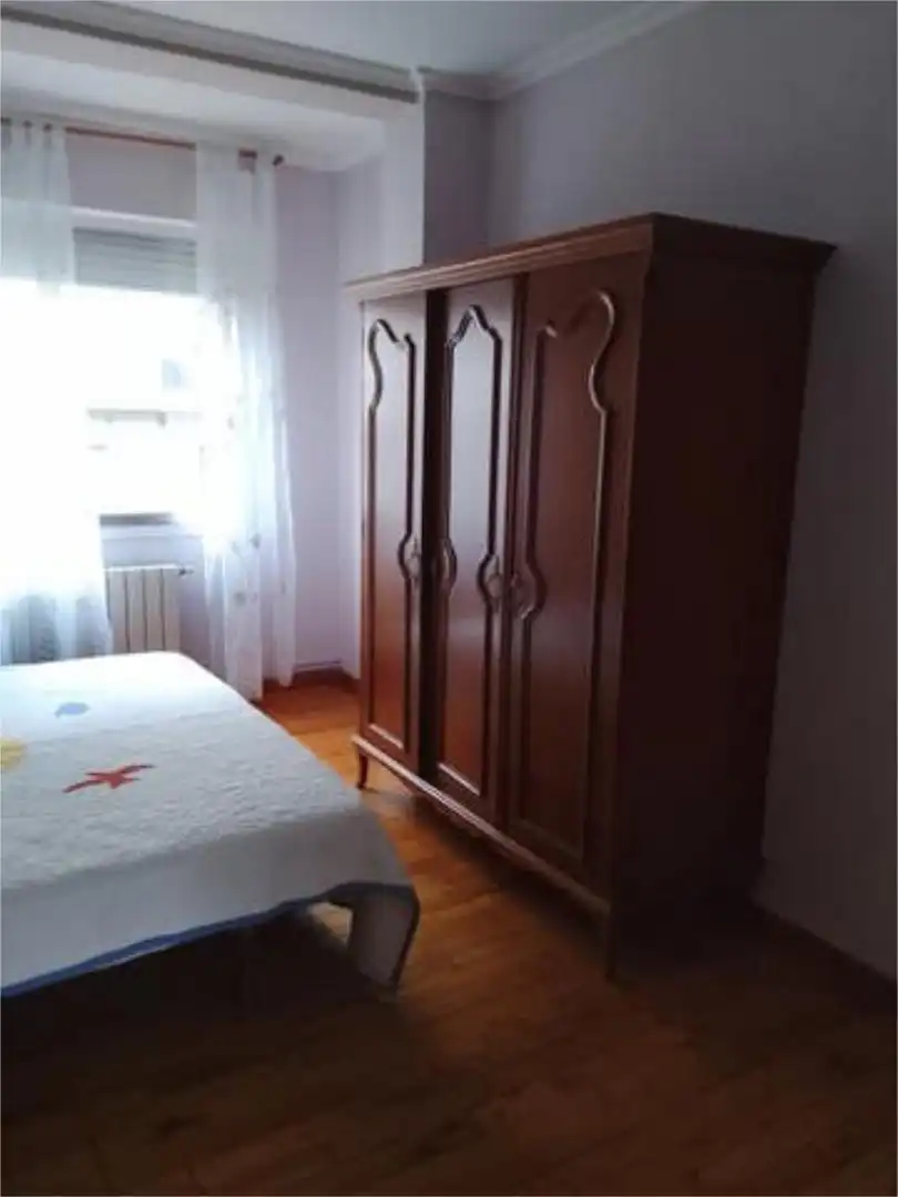 Dormitori de Loft per a compartir en Ourense Capital  amb Moblat