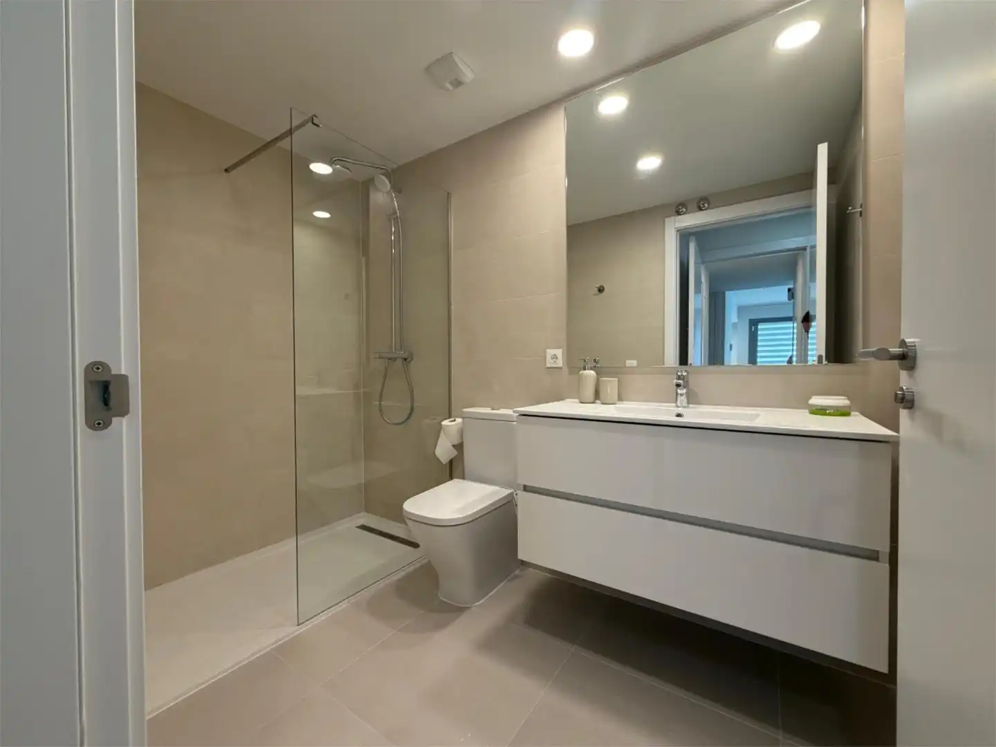 Piso de alquiler en Calle Profesor Ludovico Correa, 1, Benalúa Baño de Piso de alquiler en Alicante / Alacant con Aire acondicionado, Calefacción y Parquet