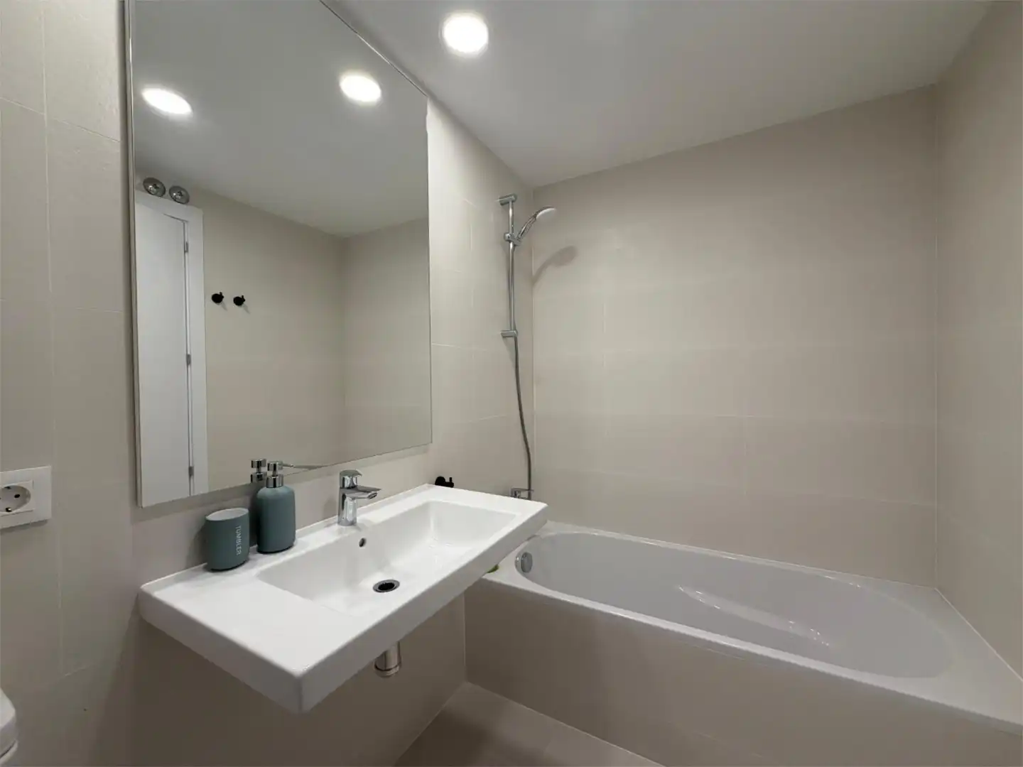 Piso de alquiler en Calle Profesor Ludovico Correa, 1, Benalúa Baño de Piso de alquiler en Alicante / Alacant con Aire acondicionado, Calefacción y Parquet
