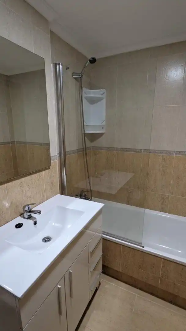 Piso en venta en Camiño Da Igrexa B, 2, Viveiro Baño de Piso en venta en Viveiro con Piscina
