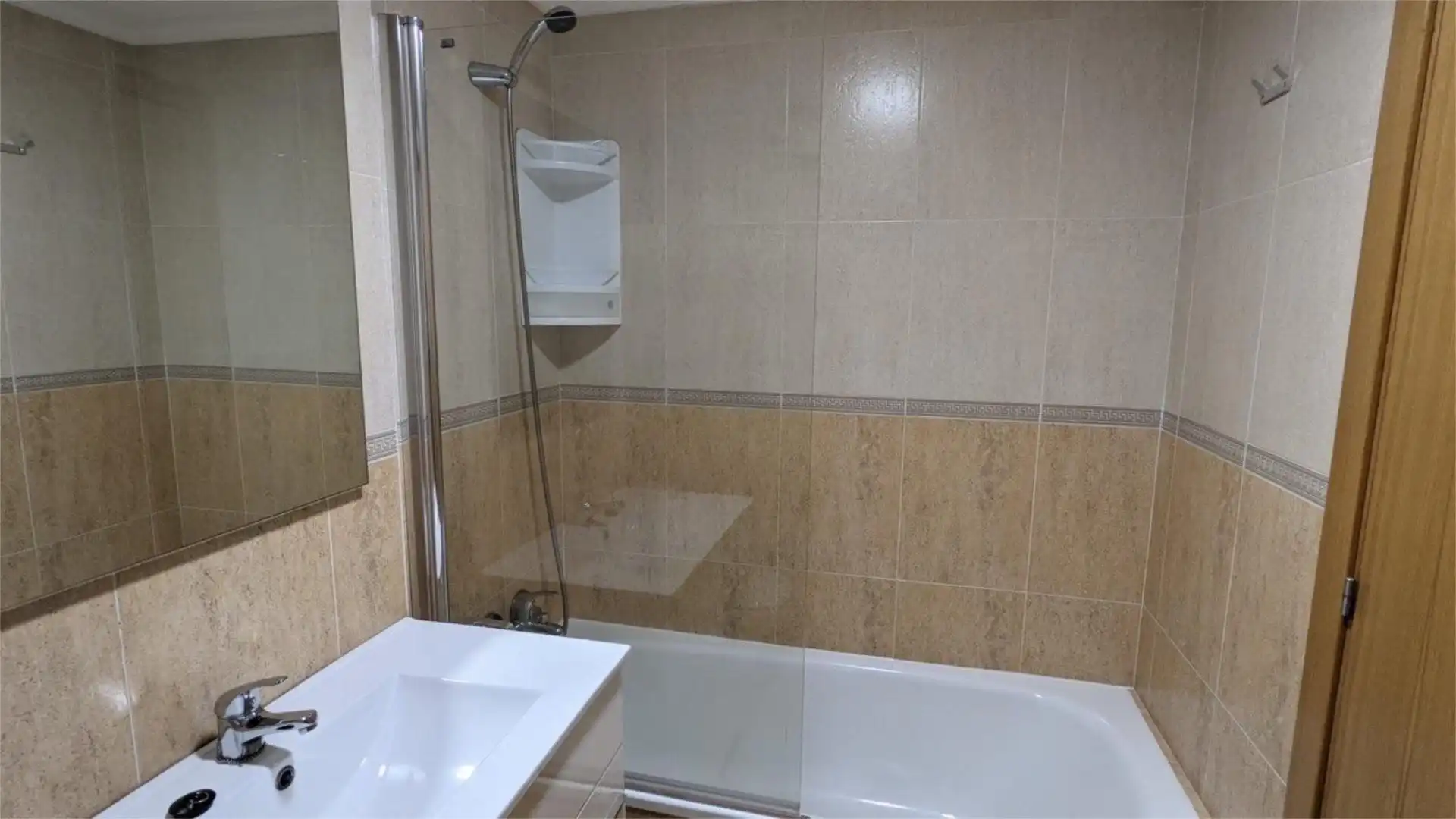 Piso en venta en Camiño Da Igrexa B, 2, Viveiro Baño de Piso en venta en Viveiro con Piscina