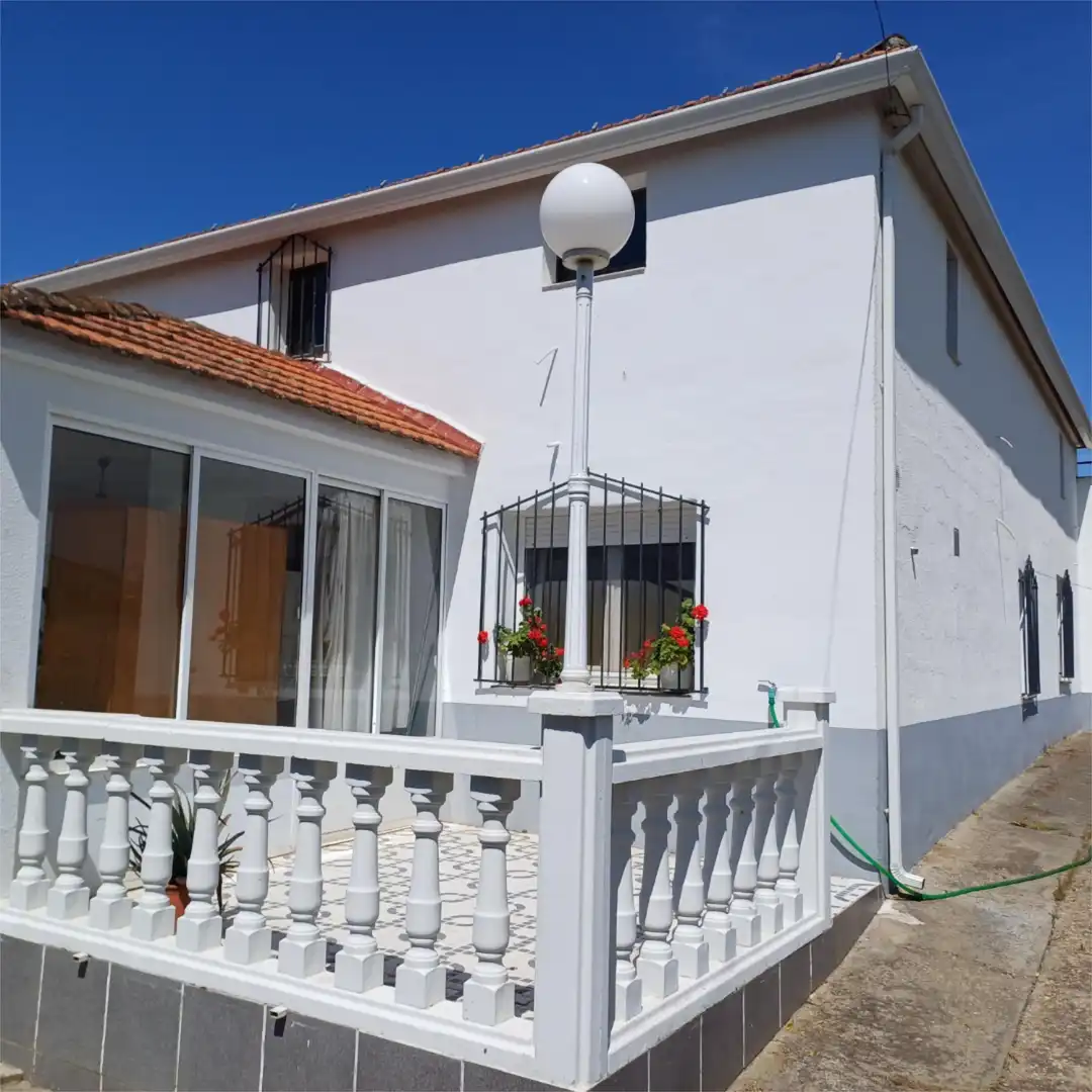 Vista exterior de Casa o xalet en venda en Miajadas amb Aire condicionat i Terrassa
