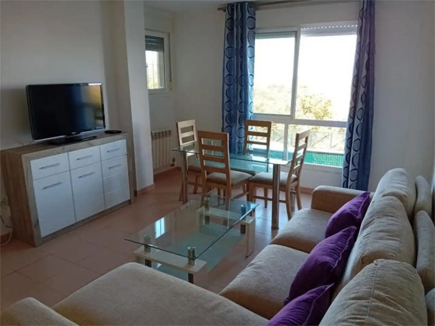 Casa o xalet en venda a Campus Universitario Sala d'estar de Casa o xalet en venda en Cáceres amb Calefacció, Jardí privat i Terrassa