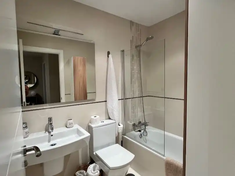 Baño de Piso de alquiler en Viveiro con Calefacción, Parquet y Amueblado