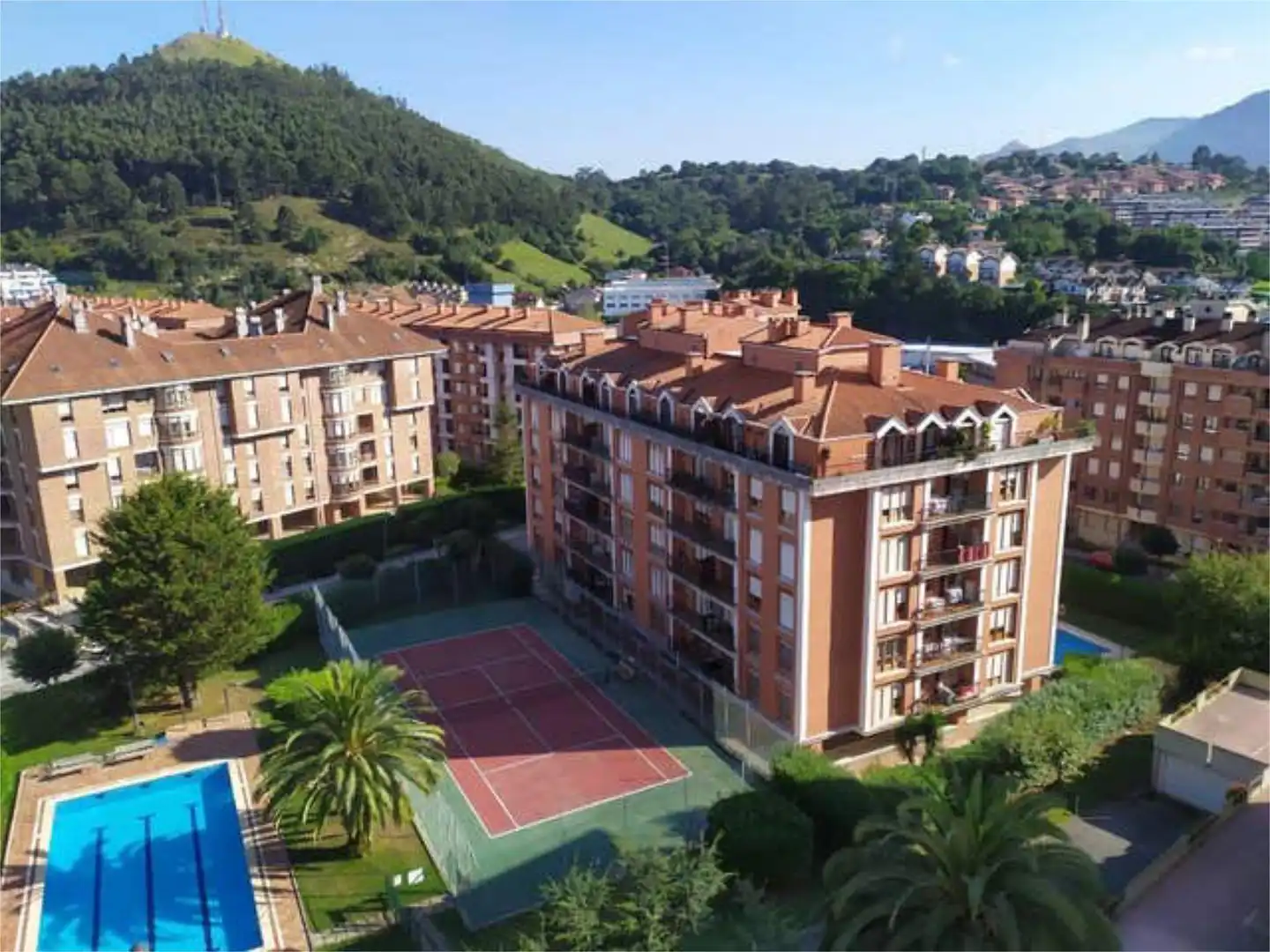 Vista exterior de Piso de alquiler en Castro-Urdiales con Calefacción, Jardín privado y Terraza