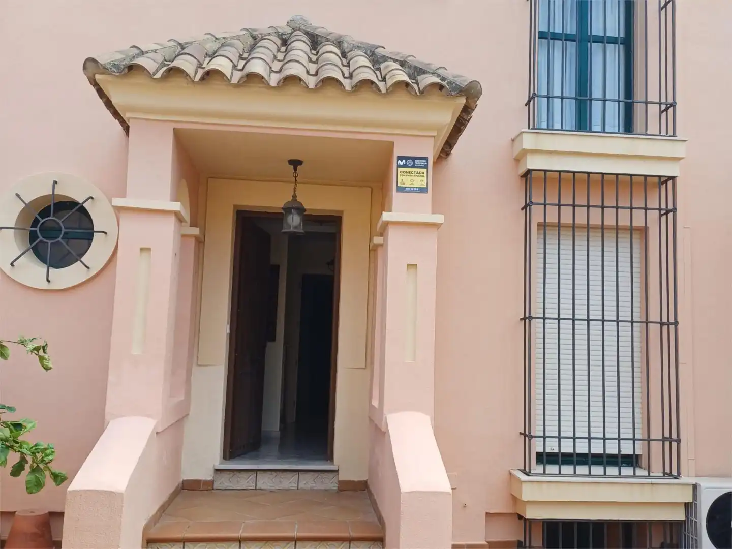 Casa adosada en venda en Algeciras amb Aire condicionat, Calefacció i Jardí privat