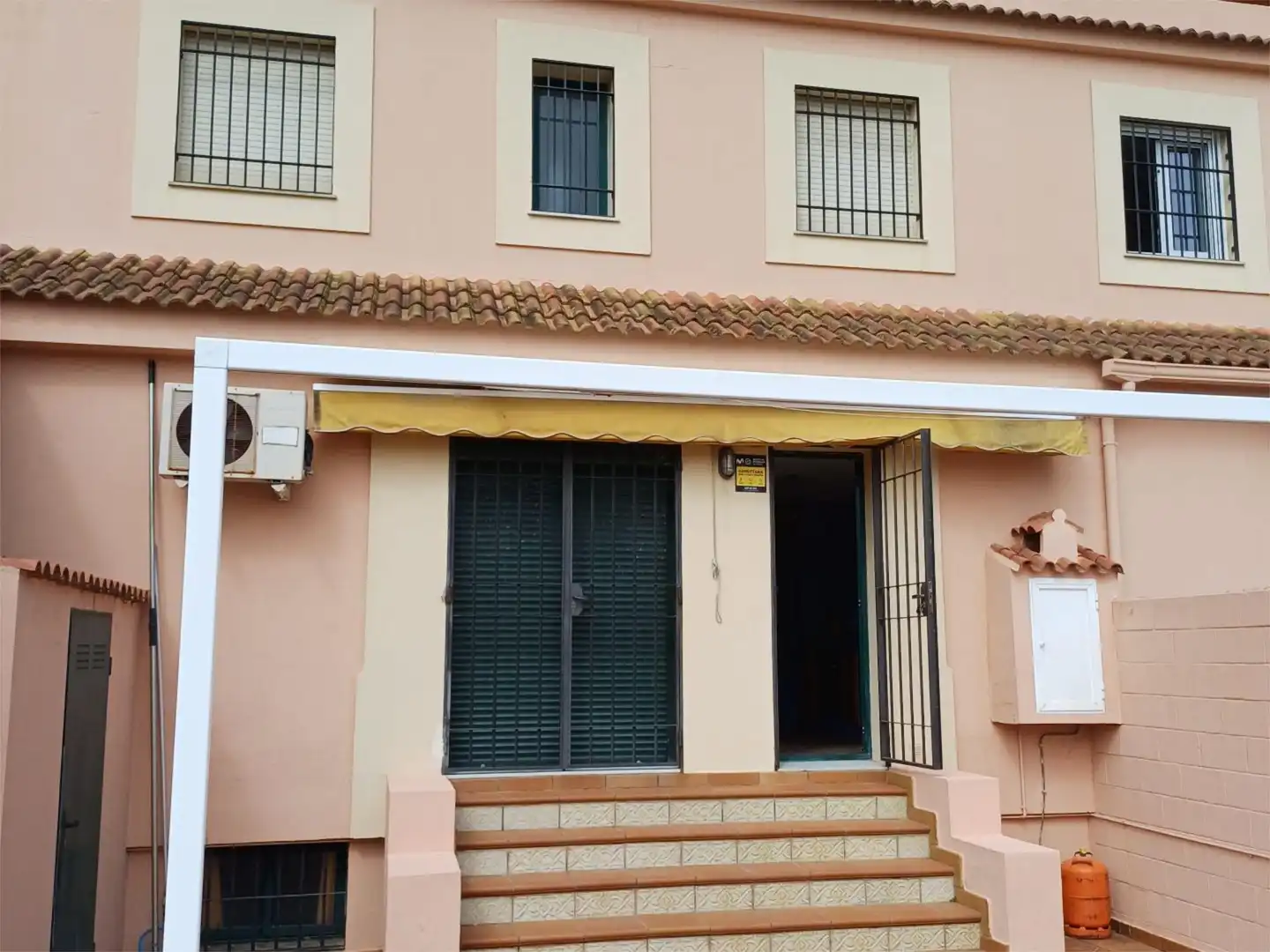 Casa adosada en venda a Calle Venus, 4, San García Vista exterior de Casa adosada en venda en Algeciras amb Aire condicionat, Calefacció i Jardí privat