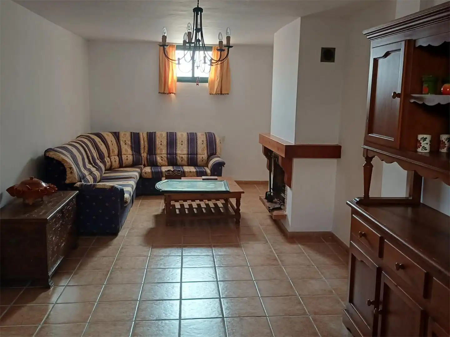 Casa adosada en venda a Calle Venus, 4, San García Sala d'estar de Casa adosada en venda en Algeciras amb Aire condicionat, Calefacció i Jardí privat