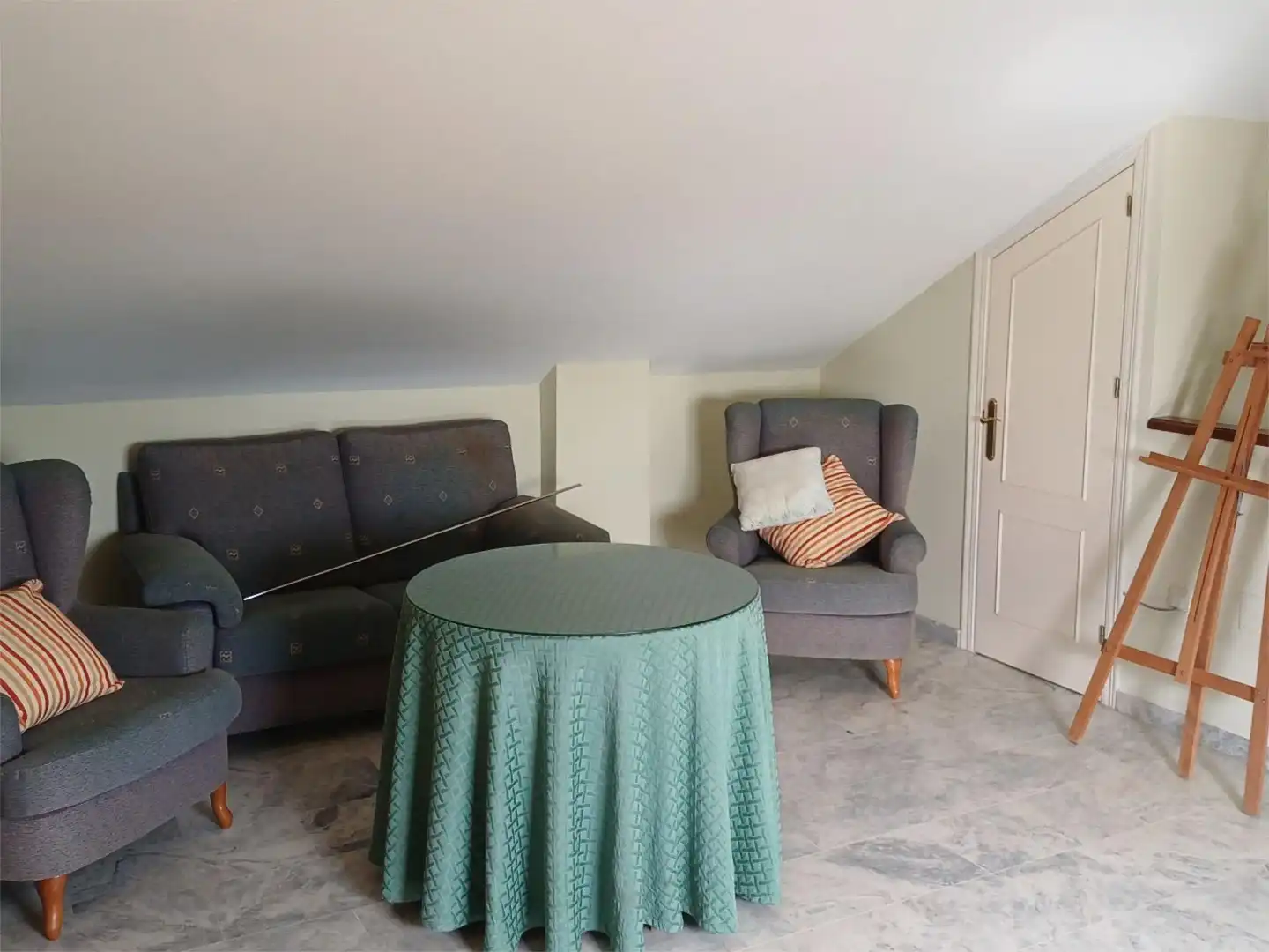 Casa adosada en venda a Calle Venus, 4, San García Sala d'estar de Casa adosada en venda en Algeciras amb Aire condicionat, Calefacció i Jardí privat