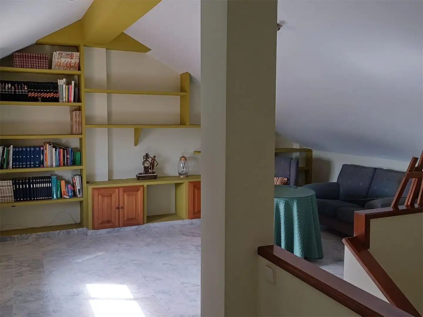 Casa adosada en venda a Calle Venus, 4, San García Sala d'estar de Casa adosada en venda en Algeciras amb Aire condicionat, Calefacció i Jardí privat