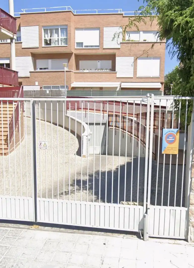 Exterior view of Garage for rent in Torrelodones