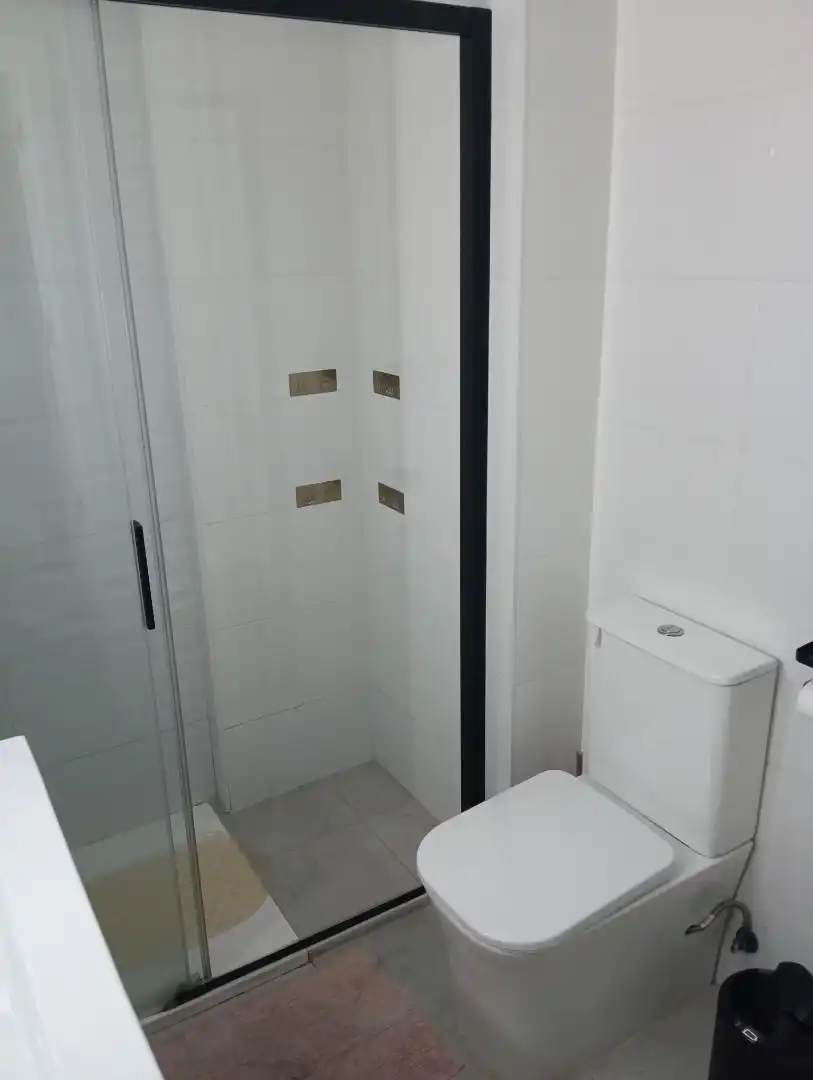 Bathroom of Flat for sale in Sevilla  with Terrace and Storage room