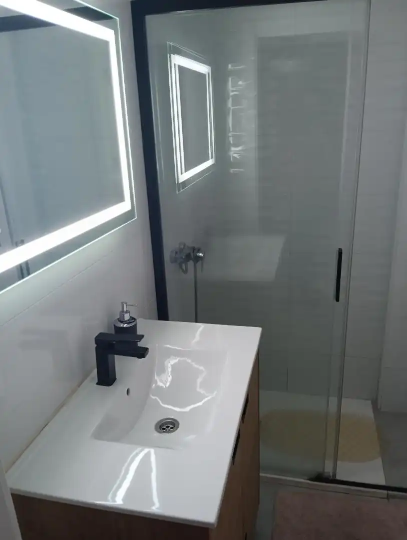Bathroom of Flat for sale in Sevilla  with Terrace and Storage room