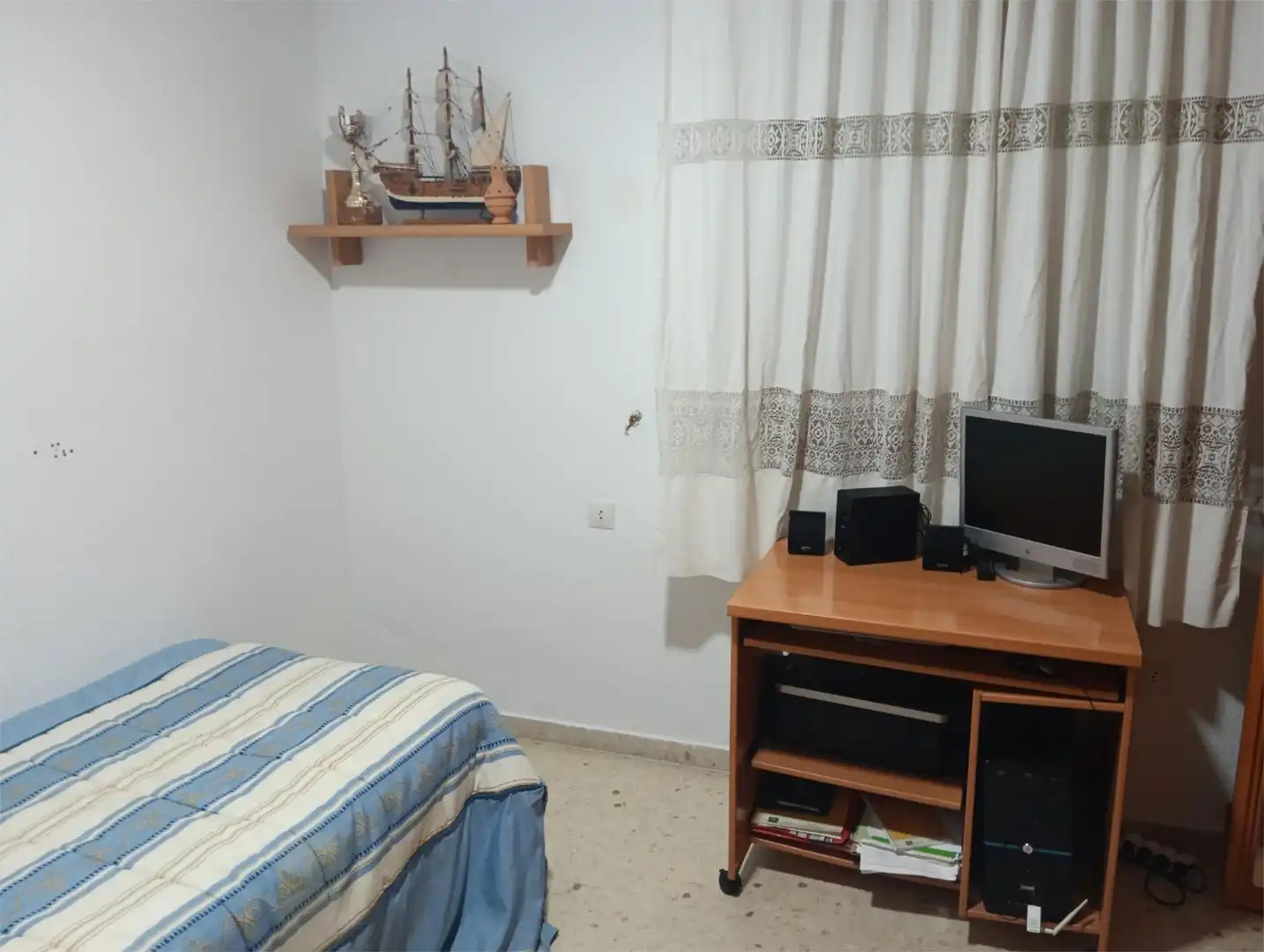 Bedroom of Flat for sale in Sevilla  with Terrace and Storage room