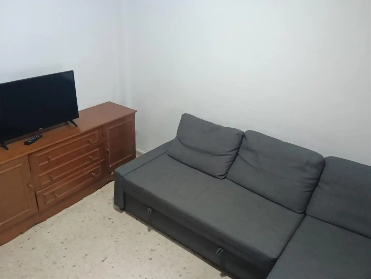 Living room of Flat for sale in Sevilla  with Terrace and Storage room
