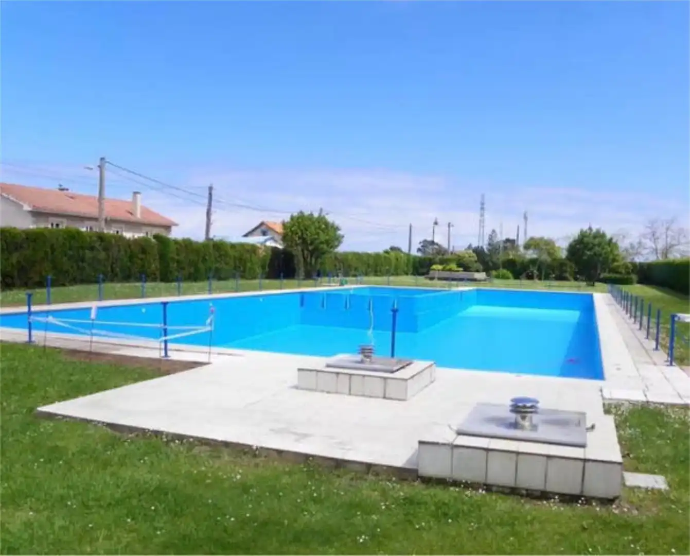 Schwimmbecken von Dachboden zur Miete in Castrillón mit Heizung, Privatgarten und Terrasse