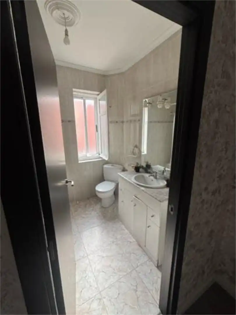 Pis en venda a Venta de Baños Bany de Pis en venda en Venta de Baños amb Calefacció, Jardí privat i Terrassa