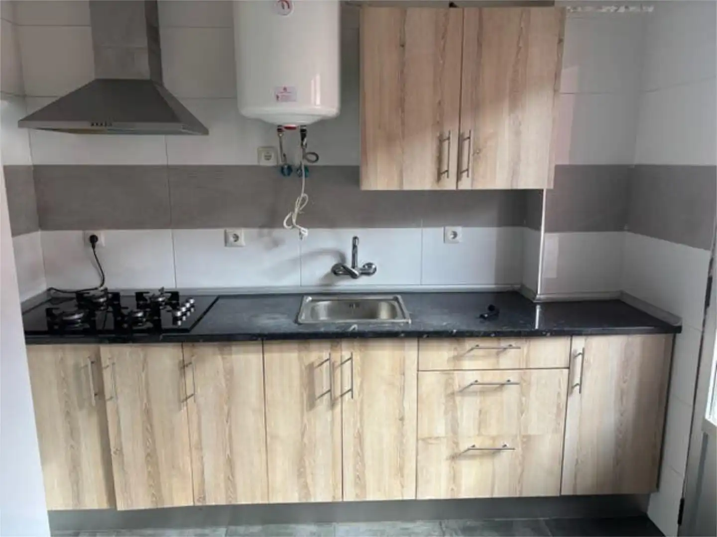 Pis en venda a Venta de Baños Cuina de Pis en venda en Venta de Baños amb Calefacció, Jardí privat i Terrassa
